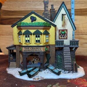 🐈‍⬛ Heritage Village Dickens’ Series “The Grapes Inn” 5th edition